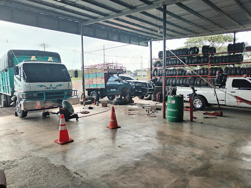 Llantero abierto 24 horas rescate en la via